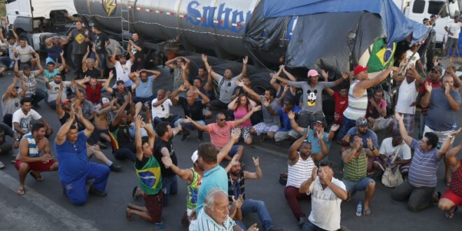 Caminhoneiros prometem interditar rodovias no 7 de setembro