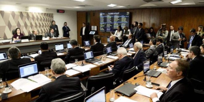 CCJ do Senado derruba coligações