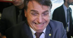 "Coisa Ridícula", diz Bolsonaro sobre dança de Dória no protesto: veja o vídeo