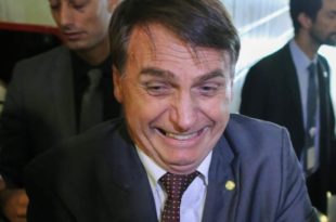 "Coisa Ridícula", diz Bolsonaro sobre dança de Dória no protesto: veja o vídeo