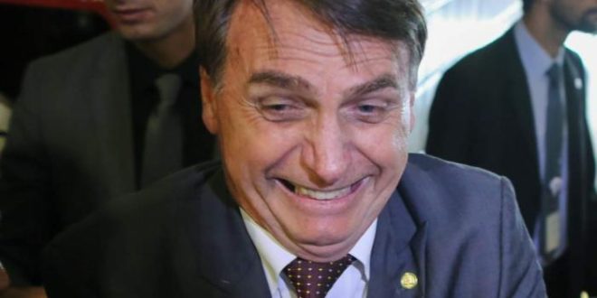 "Coisa Ridícula", diz Bolsonaro sobre dança de Dória no protesto: veja o vídeo