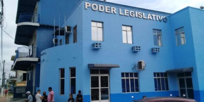 Copiando os colegas de Rio Branco, três vereadores de Cruzeiro do Sul irão fazer curso fora do estado