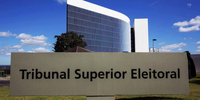 Deputados bolsonaristas vao apresentar PEC para extinguir o TSE