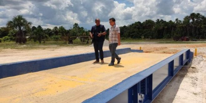 Gonzaga visita obras executas pelo Deracre no Juruá e parabeniza governo por melhorias