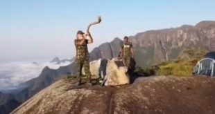 Homens tocam "trombetas do apocalipse" há 11 dias em montanha isolada no Rio de Janeiro