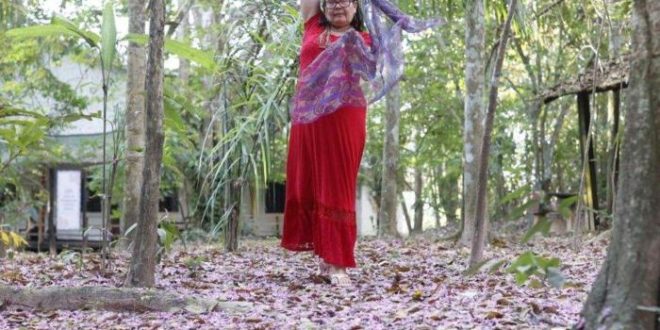IMA - Instituto de Mulheres da Amazônia registra dificuldades e alegrias das parteiras tradicionais do Alto Juruá