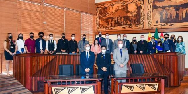 Jovens Parlamentares concluem mandato em sessão na Aleac