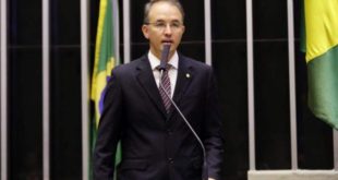Leo de Brito trava cruzada contra aumentos na tarifa de energia elétrica