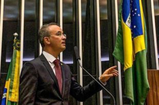 "Desconto gás" proposto por Leo de Brito é aprovado na Câmara dos Deputados