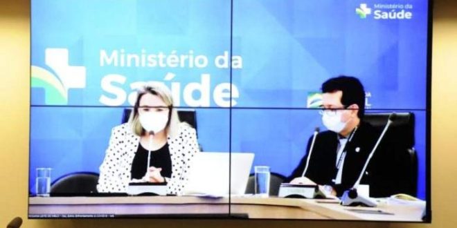 Médicos defendem vacinação de adolescentes e reforço para idosos e profissionais de saúde