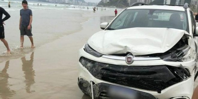 Motorista tem mal súbito ao volante e invade praia com caminhonete desgovernada