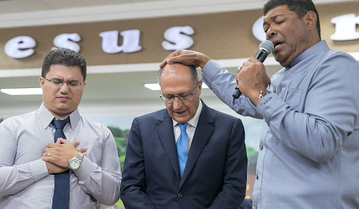Novo Código Eleitoral protege propaganda política em igrejas