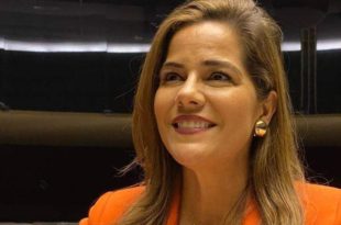 Presidente do Hospital de Amor de Barretos presta homenagem a Mara Rocha pelo apoio para manutenção da Unidade de Prevenção do Câncer em Rio Branco