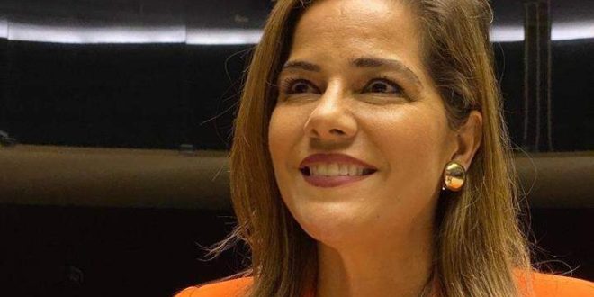 Presidente do Hospital de Amor de Barretos presta homenagem a Mara Rocha pelo apoio para manutenção da Unidade de Prevenção do Câncer em Rio Branco