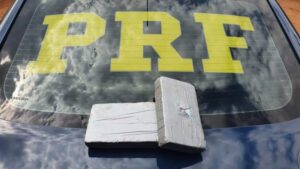 PRF faz apreensão de mais de 2 kg de entorpecente na BR-317 no Acre; fotos
