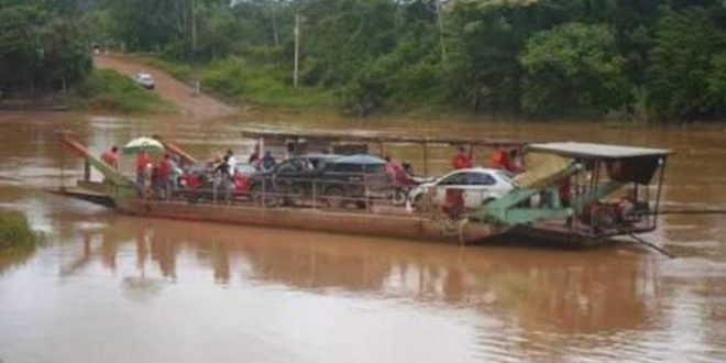 Revolta em Xapuri: ponte não sai e espera pela balsa que liga à Sibéria demora até quatro horas