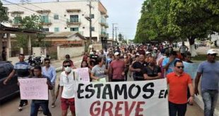 Trabalhadores em Educação de Tarauacá  declaram greve e rejeitam água benta em negociações