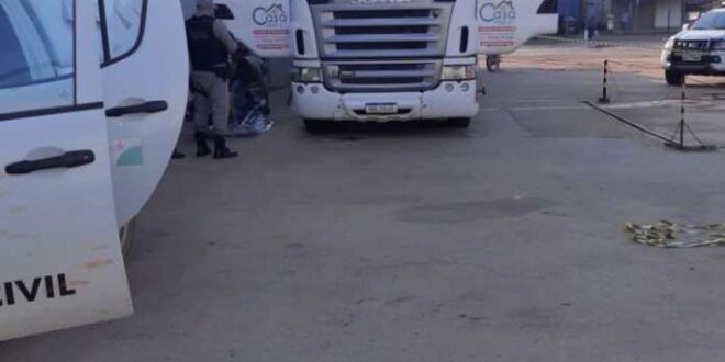 Homem de 43 anos de idade é encontrado morto dentro de carreta em Sena Madureira