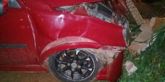 Em fuga, homem bate carro em árvores, confessa que havia bebido e acaba preso