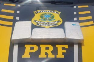 Mulher é presa em flagrante ao transportar mais de 3kg de cocaína em táxi