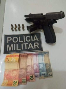 Casal é preso com arma de fogo em Brasiléia 2 Casal é preso com arma de fogo em Brasiléia