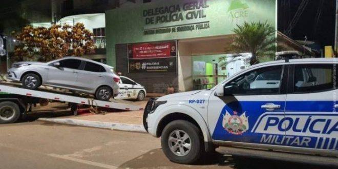 Homem é preso após carro roubado em Porto Velho ‘travar’ em posto de gasolina na fronteira do Acre