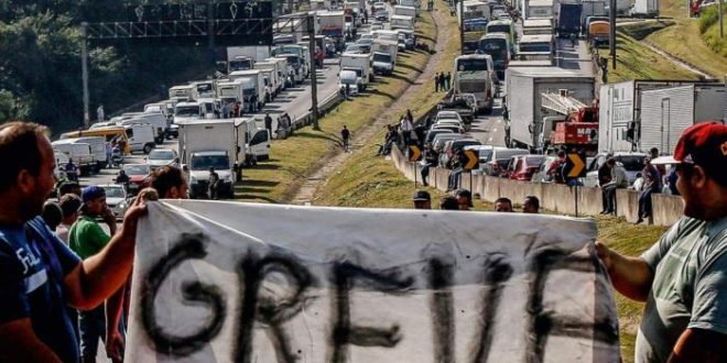 Caminhoneiros ameaçam parar em 1º de novembro se demandas não forem atendidas