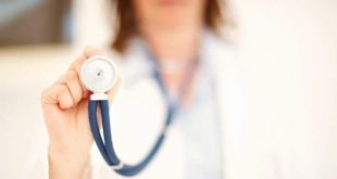 Comissão aprova exame emergencial para revalidar diplomas de médicos