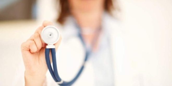 Comissão aprova exame emergencial para revalidar diplomas de médicos