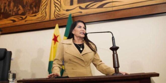 Deputada Antonia Sales parabeniza Mesa Diretora da Aleac por sessão no Juruá