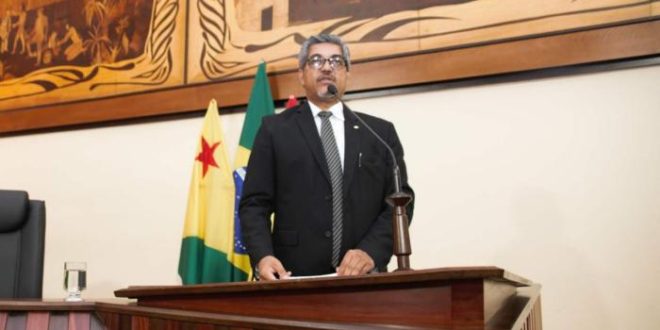 Deputado Edvaldo Magalhães cita problemas enfrentados em escolas de Feijó