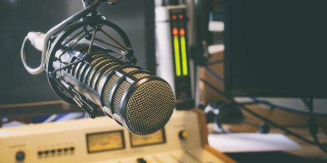 Deputados aprovam texto-base de projeto sobre licença para rádio comunitária na pandemia