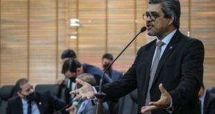 Edvaldo Magalhães sai em defesa da maternidade de Tarauacá e da ponte de Rodrigues Alves