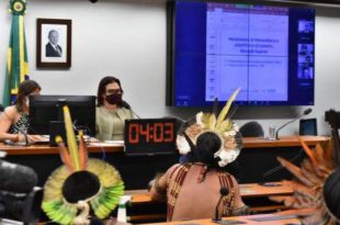 Estudantes indígenas e quilombolas cobram novas vagas para programa de permanência