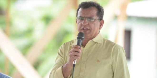 Gonzaga agradece Gladson por entrega do aeródromo de Porto Walter e inauguração da usina solar fotovoltaica na Vila Restauração