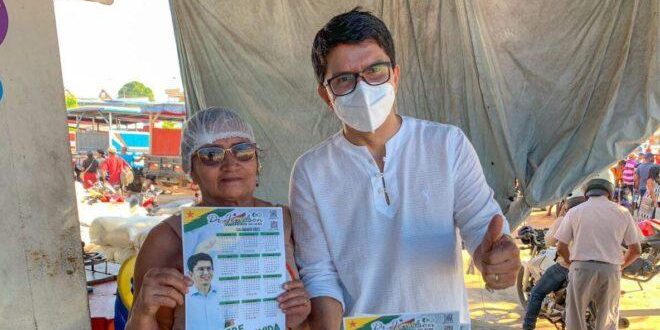 Pré-Candidato a Governo Jenilson Leite toma café no Mercado Beira Rio e ouve produtores em Cruzeiro do Sul