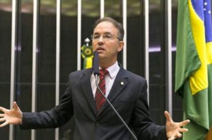 Leo de Brito quer explicações de Paulo Guedes sobre empresas em paraísos fiscais