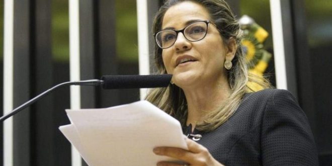 Mara Rocha apresenta Projeto de Lei que estabelece Piso Nacional para garis e regulamenta a profissão