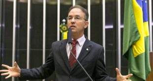 ”O desmonte das políticas ambientais resultou no aumento de queimadas e destruição das nossas florestas, disse Leo de Brito durante audiência pública