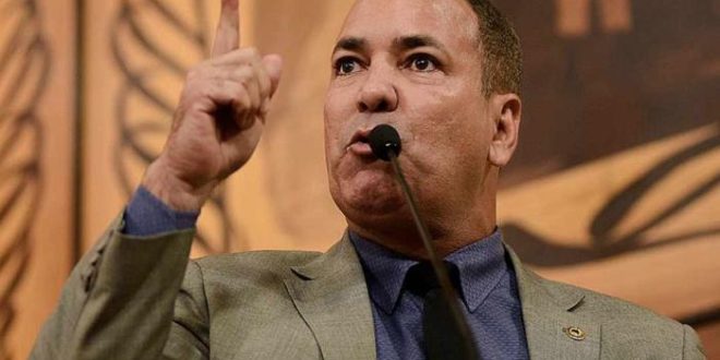 "Pesquisas são mentirosas, Gladson não tem 80% de aprovação nem na República de Manaus", diz Neném Almeida