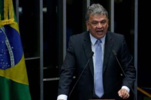 Petecão adota discurso mais radical e abre espaço para denúncias contra o governo do estado