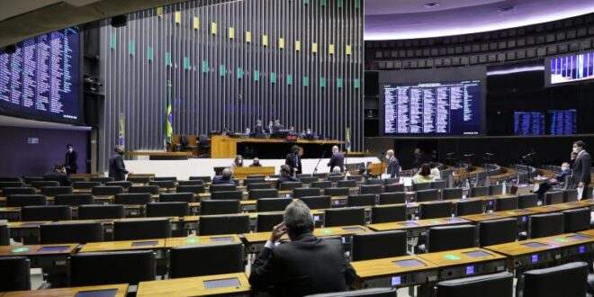 Plenário da Câmara conclui discussão da PEC dos Precatórios; proposta volta à pauta nesta quinta