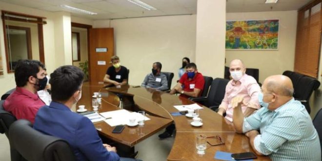 Produtores de Acrelândia são recebidos na Aleac para tratar sobre a pauta fiscal da banana