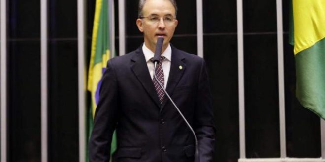 Pronunciamento de Leo de Brito sobre os mil dias do governo Bolsonaro, viraliza na mídia independente. Assista ao vídeo 