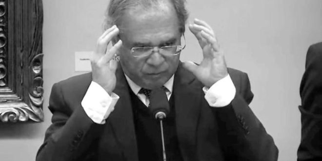 Quanto mais o dólar sobe, mais aumenta a inflação no Brasil e mais Paulo Guedes enriquece- assista ao vídeo