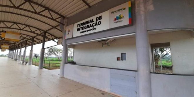 Representantes do Fórum Sindical, Popular e da Juventude denunciam a situação precária do Terminal de Integração da Cidade do Povo
