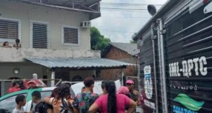 Mulher e bebê de 11 meses são baleados durante assassinato de dois homens neste sábado
