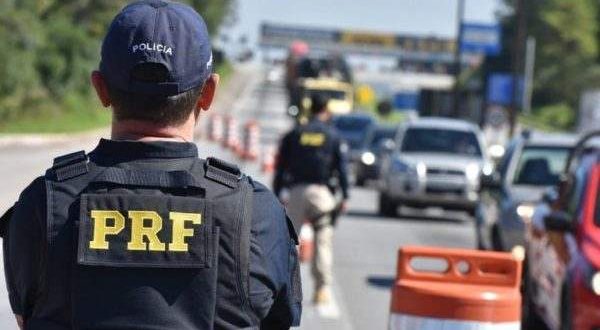 PRF intensifica policiamento nas estradas durante feriado prolongado