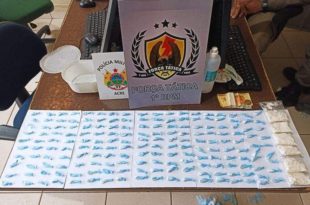 PM apreende quase 200 trouxinhas de cocaína em beco na Vila Betel