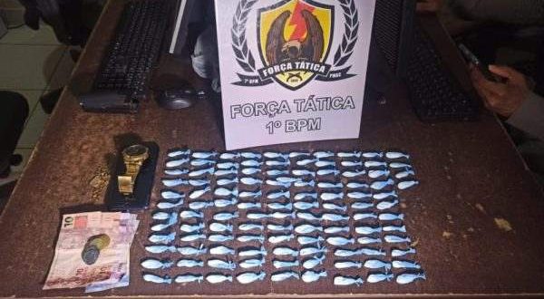 PM prende dois homens e apreende um adolescente com mais de 100 ‘trouxinhas’ de cocaína na Vila Betel